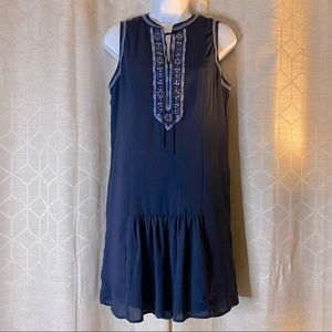 Fleur Bleue Sleeveless Embroidered Shift Dress in Navy Blue